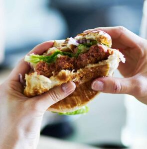 Nova Parceria Estratégica Tem como Objetivo Rejuvenescer a Mídia Celular para Reduzir Custos de Carne Cultivada – vegconomist – a revista de negócios veganos.