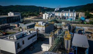 Evonik inaugura produção pioneira em planta de biossurfactantes de ramnolípidos à escala industrial